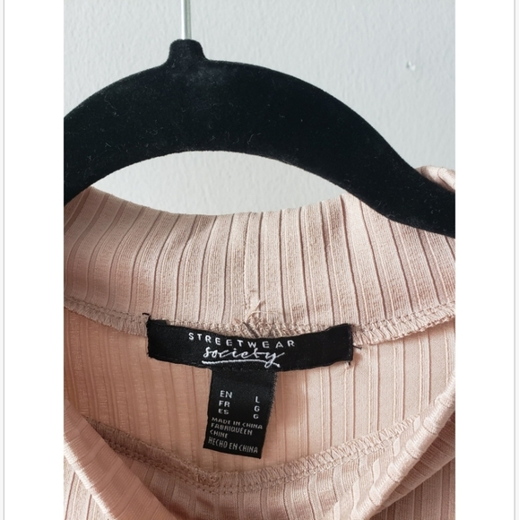 Women's Dress - Picture 2 of 3